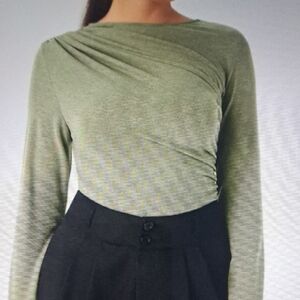 LARGE   HALARA LONG SLEEVE  ASYMMETRIC RUCHED TOP